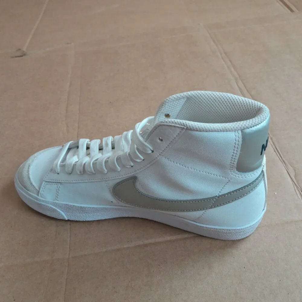 Nike Women’s Blazer Mid 77 White Basketball Lace up Shoes Sneakers Size 7